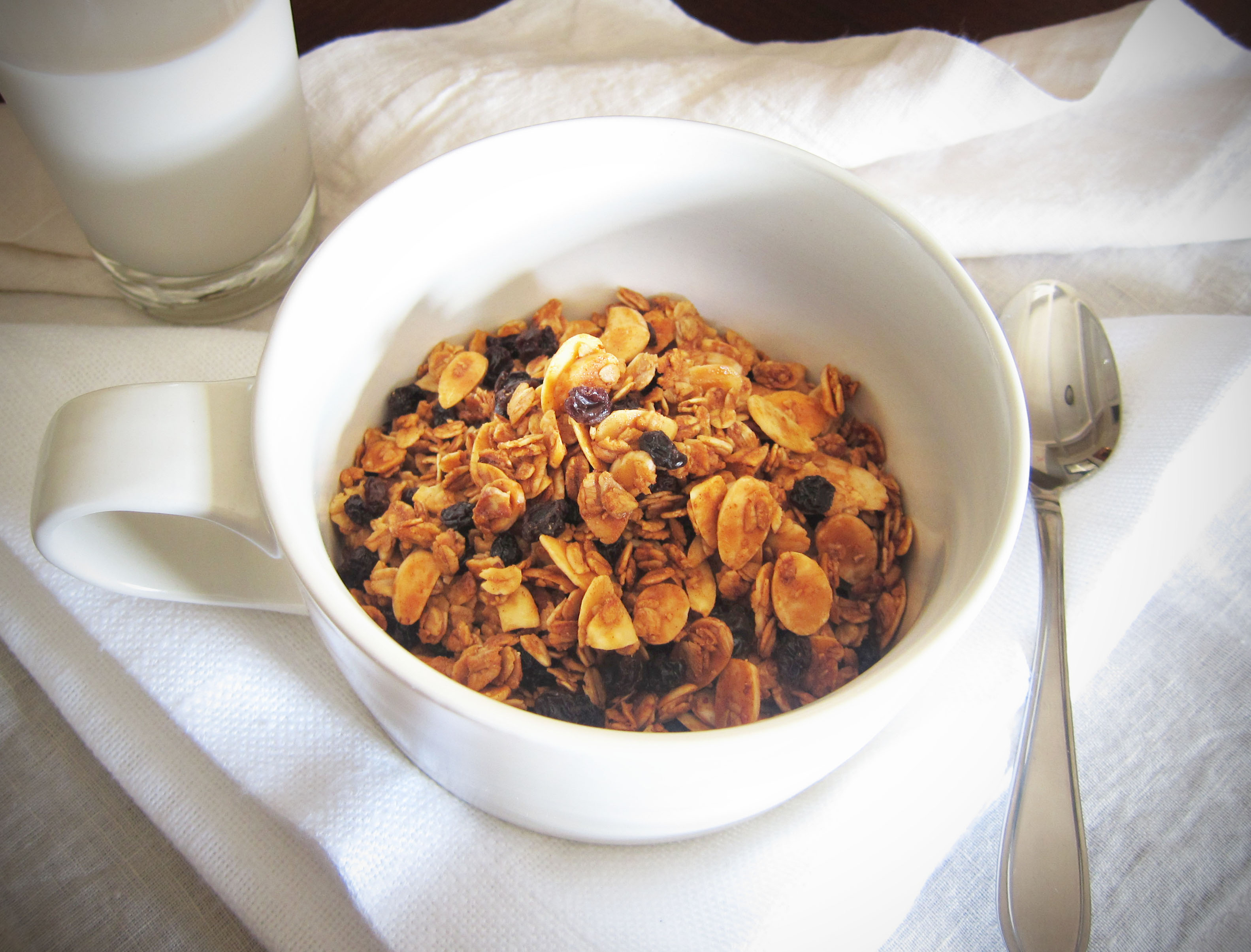 almond-currant granola